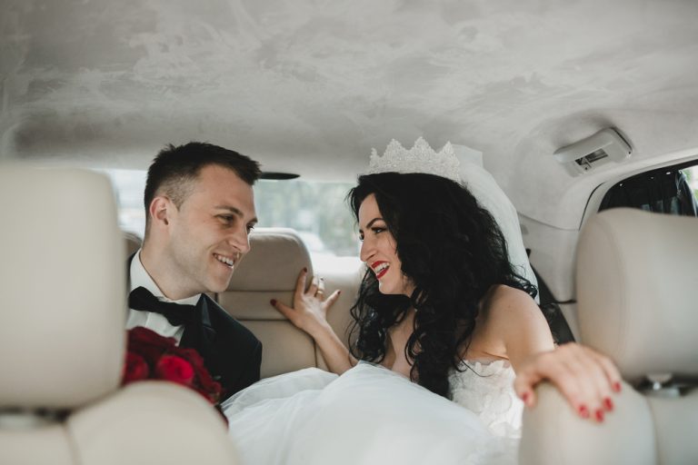 Cheerful,Newlyweds,Sit,On,Back,Seat,Of,The,Car